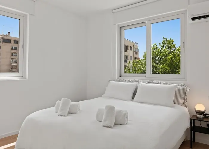 Themelio Living 2-bed Centre