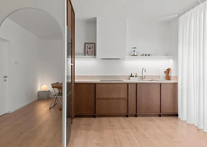 Themelio Living 2-bed Centre *